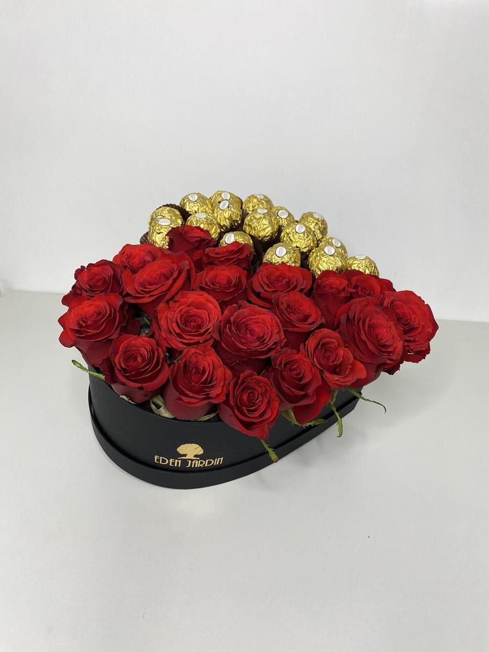 imagem Flower box coração com ferrero rocher